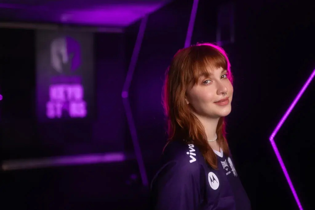 Mands com a camisa da Vivo Keyd Stars no anúncio do time de creators